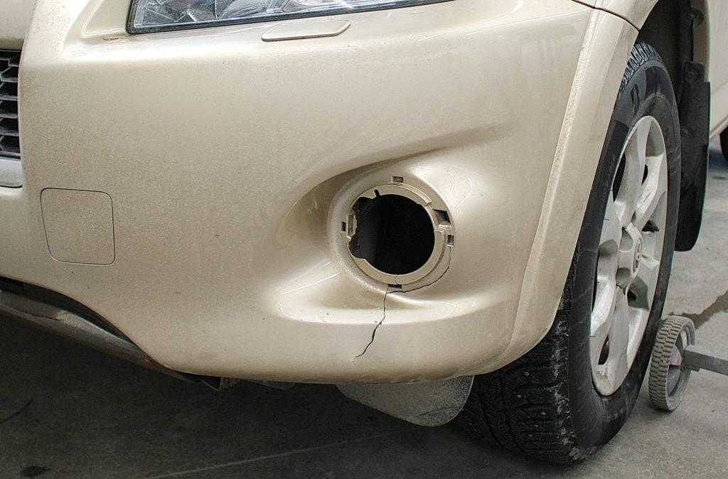 Демонтаж заднего бампера Toyota RAV4 своими руками  Отвечают профессиональные эксперты портала