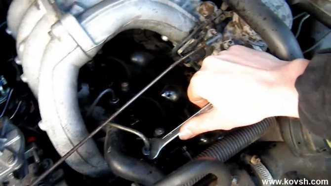 Как определить что стучит в двигателе автомобиля, причины стука на холодную или холостых, при повышении оборотов, как звучат клапана, откуда свист и прочие звуки
