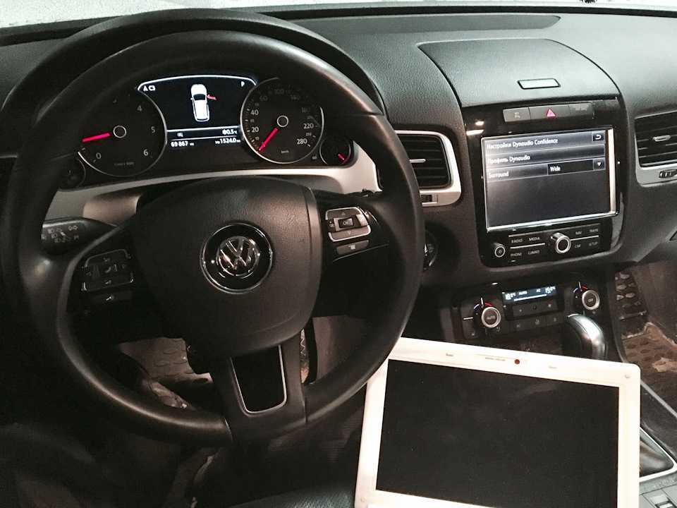 Чтобы узнать, как снять головное устройство RNS850 на Volkswagen Touareg 2  читай здесь  Отвечают профессиональные эксперты портала