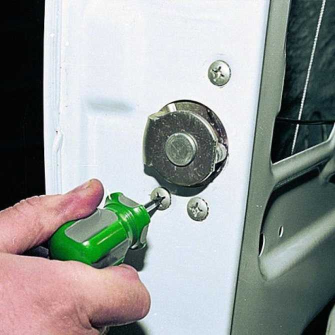 Как открыть дверь без ключа ваз 2110 — если оставил в машине