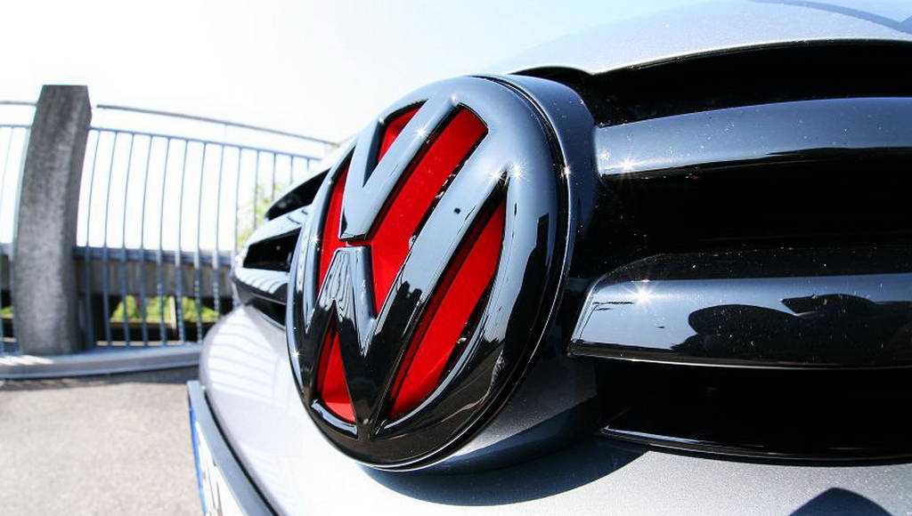 Чтобы узнать, как снять радиаторную решетку Volkswagen Jetta  читай здесь  Отвечают профессиональные эксперты портала
