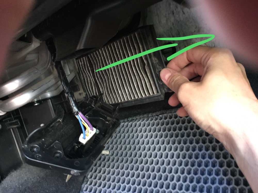 Вы хотите знать, где находится салонный фильтр в автомобиле Mazda 3 и как его заменить Заходите на наш сайт, и вы найдете статью с подробной инструкцией