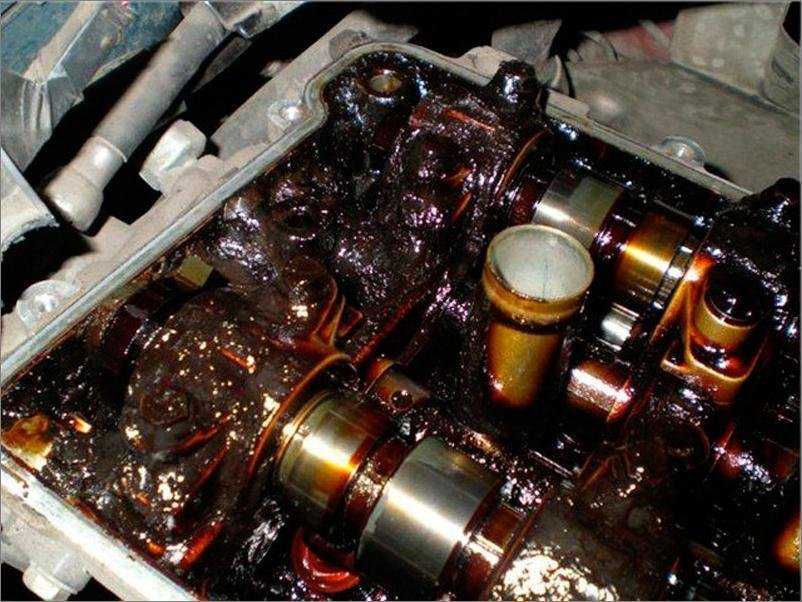 Почему масло в двигателе нужно менять раз в год