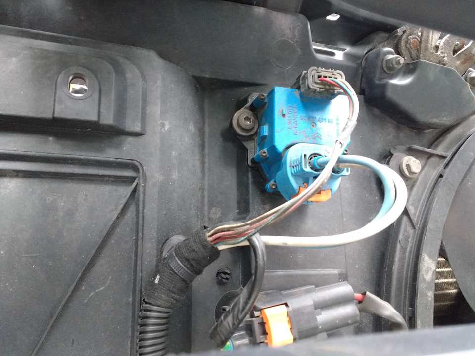 На пежо 308 вентилятор охлаждения постоянно работает: не выключается, а двигатель троит