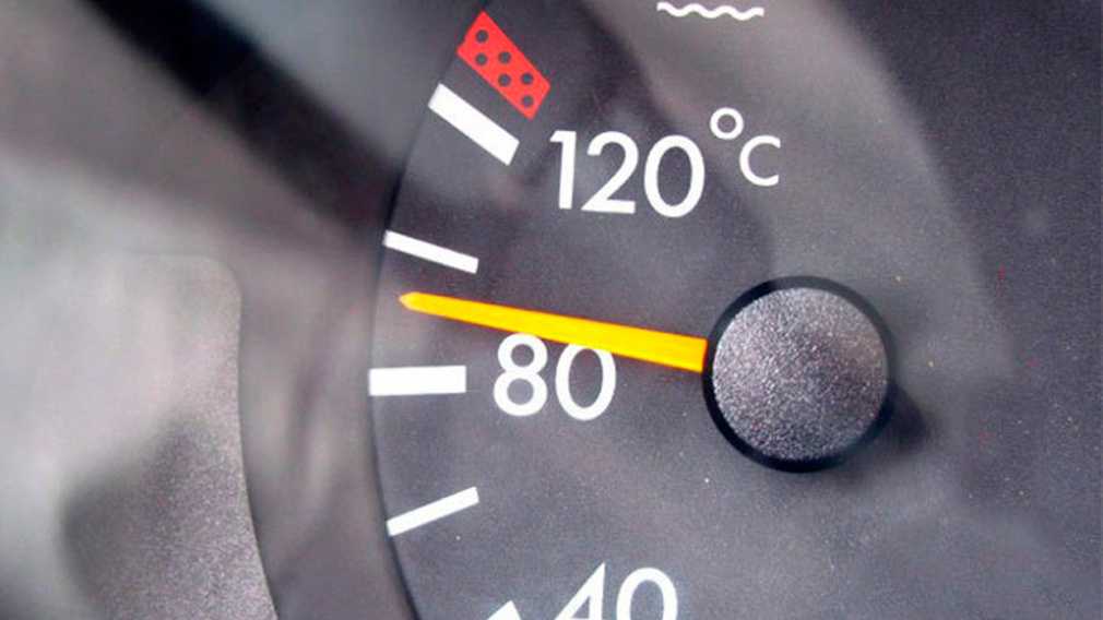 Не поднимается стрелка температуры двигателя: основные причины