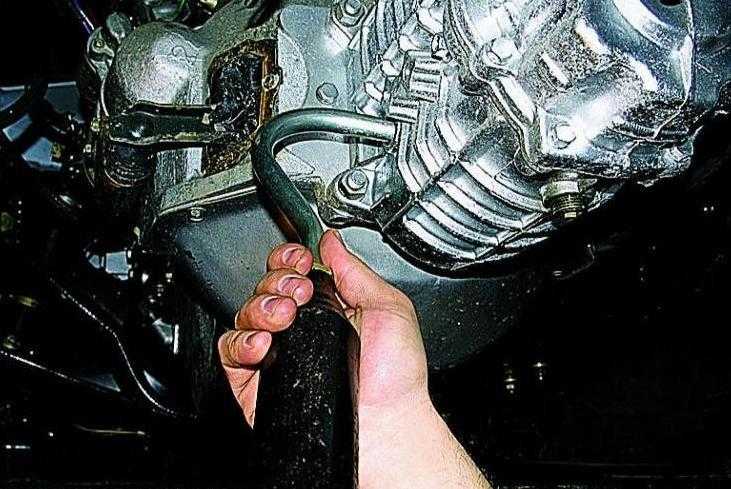 Разрешено ли заливать моторную смазку в коробку передач