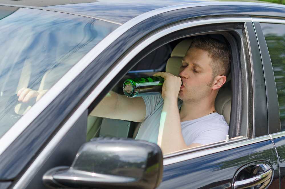Можно ли пить алкоголь в машине на стоянке? 4 жизненных совета