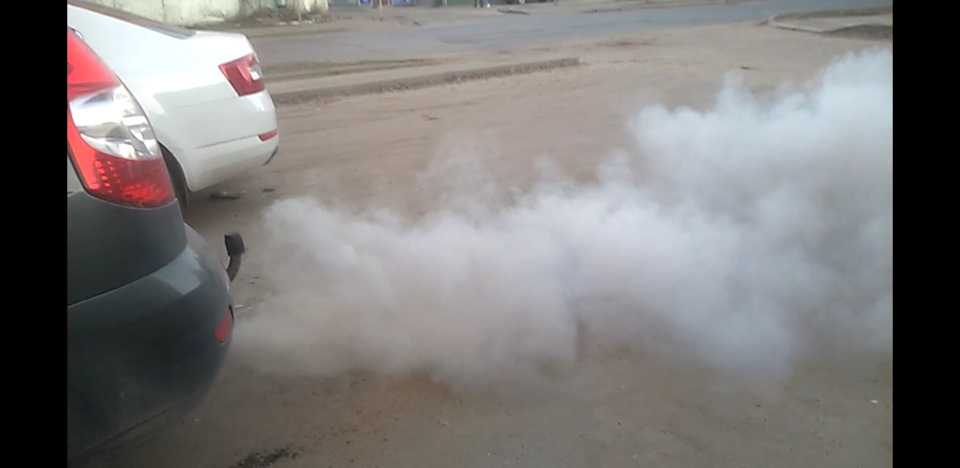 Дымит дизельный двигатель сизым дымом: причины