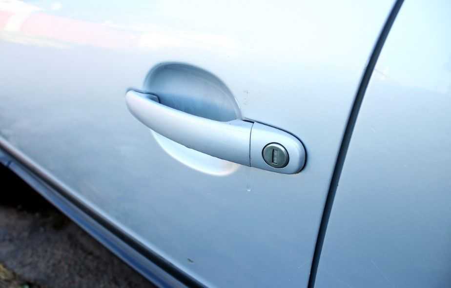 Села батарейка в ключе автомобиля: как открыть дверь и запустить двигатель