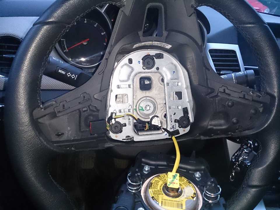 Настройка кнопок на руле для управления головным устройством Chevrolet Cruze  Отвечают профессиональные эксперты портала