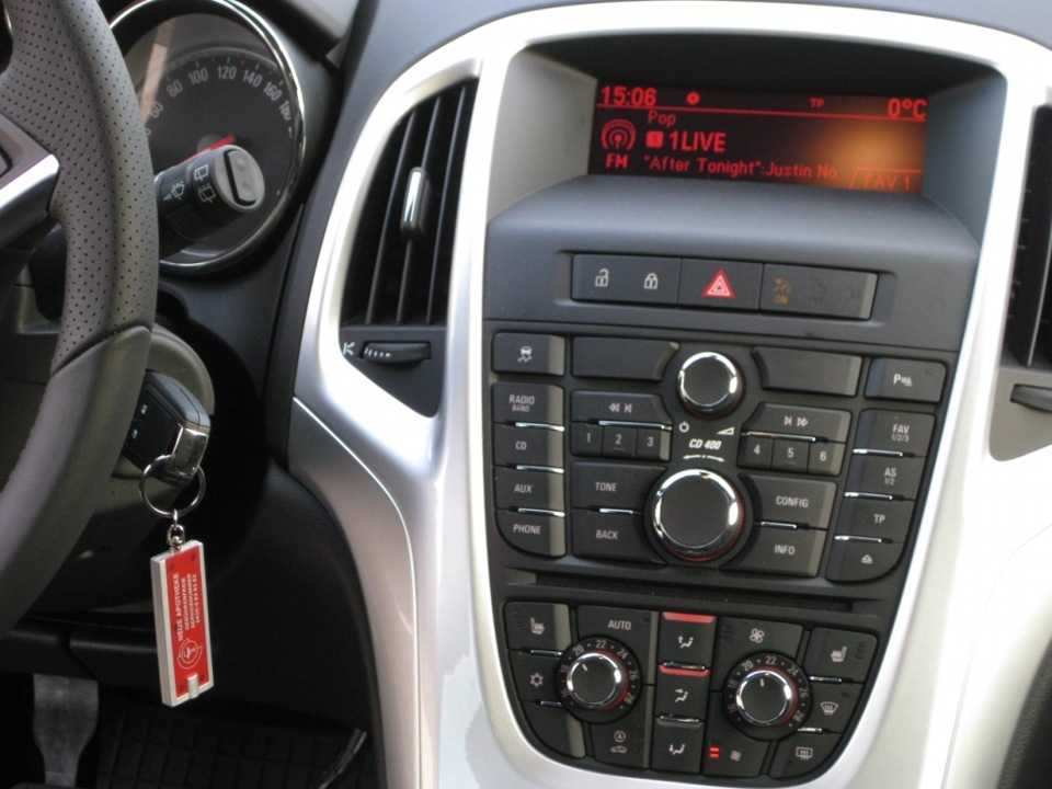 Снять головное устройство аудиосистемы в Opel Corsa D несложно Подробности  читайте на   Отвечают профессиональные эксперты портала