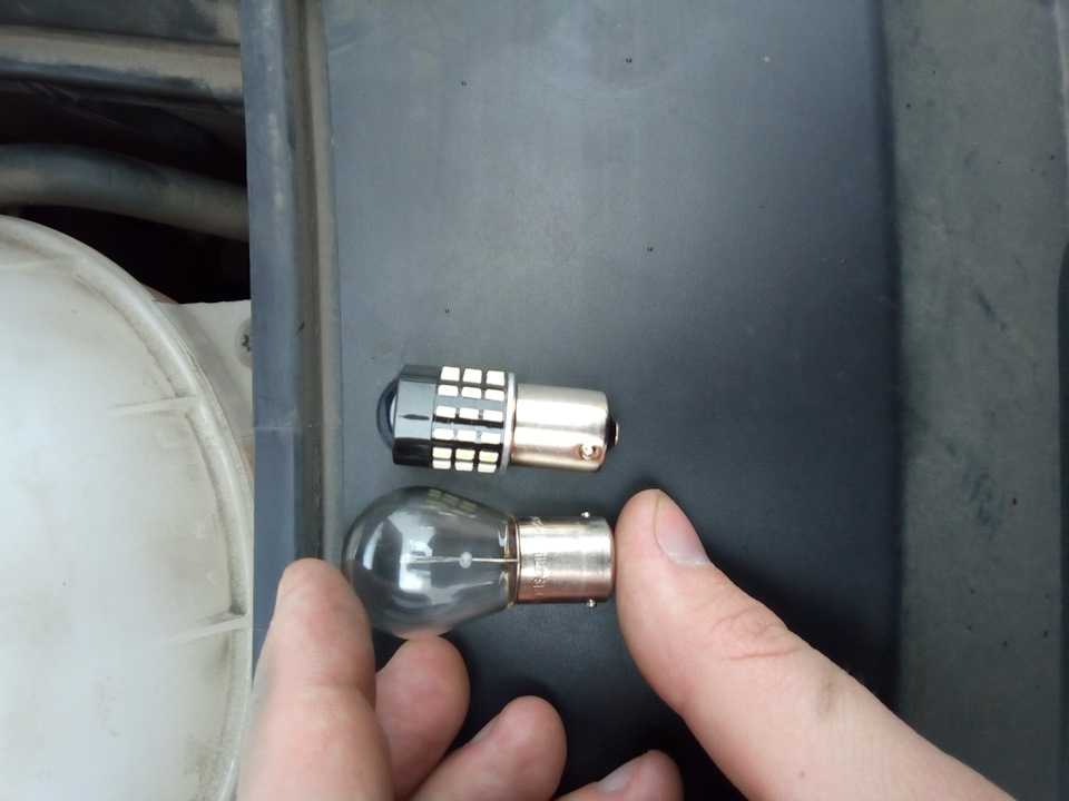 Как заменить лампочку ходовых огней на  Jetta 6  Отвечают профессиональные эксперты портала