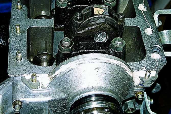 Как провести замену сальников двигателя: переднего и заднего