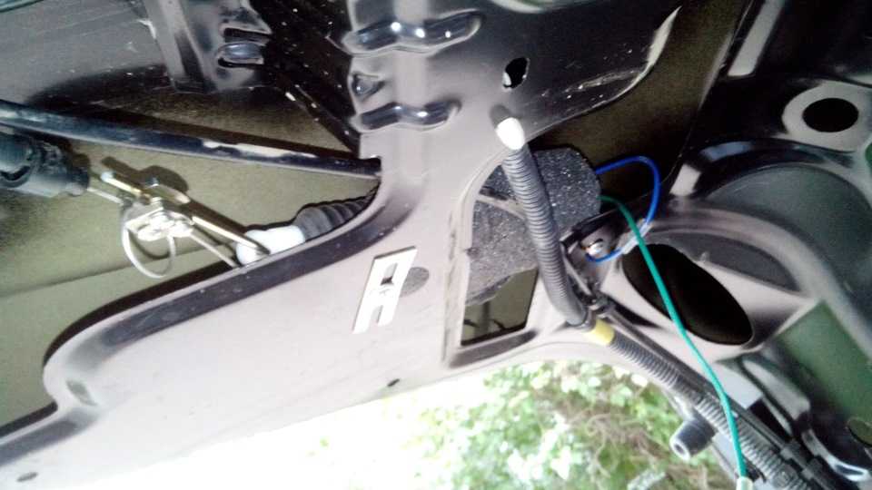 Можно ли открыть багажник кнопкой из салона Chevrolet Aveo II Кнопка открывания багажника на Шевроле Авео 2  Отвечают профессиональные эксперты портала
