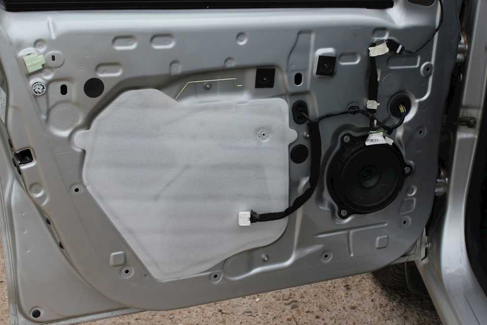 Разборка и снятие задних боковых дверей автомобиля лада ларгус