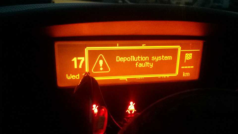Предупреждающая надпись на дисплее Oil Pressure Warning Peugeot 207 Мигает STOP и масленка на пежо 207  Отвечают профессиональные эксперты портала